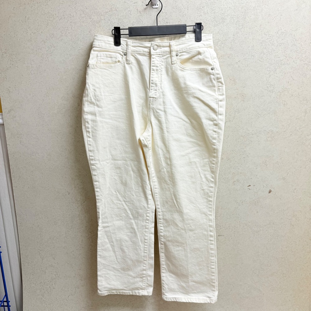 A‎ New Day Sz 10/30  Women Cream High Rise Straight Leg Street Style Flare Jeans